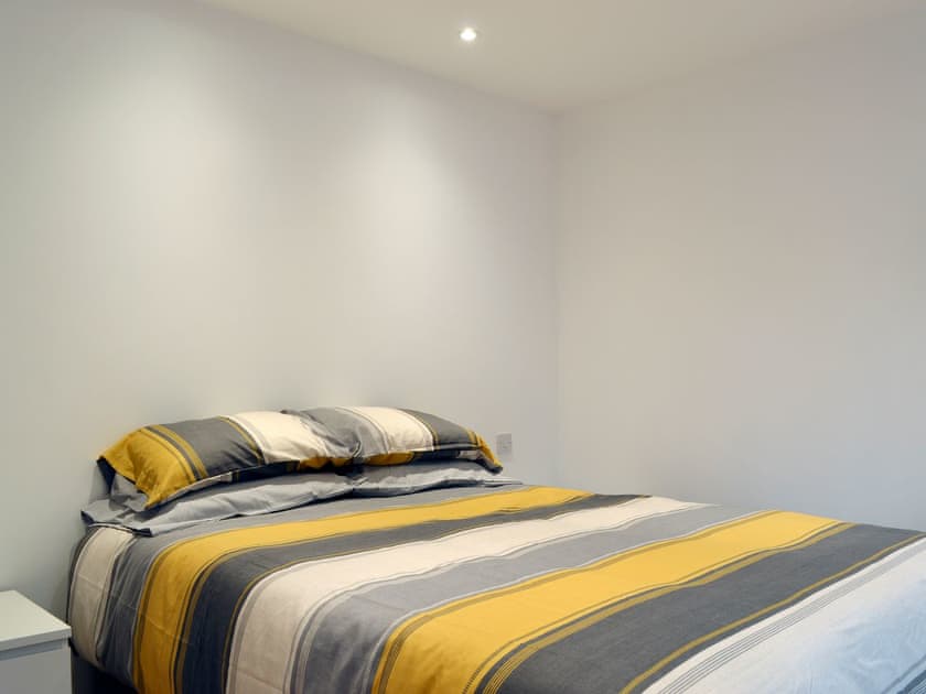Comfy double bedroom | Swallows - Tawny Owls and Swallows, Godstone