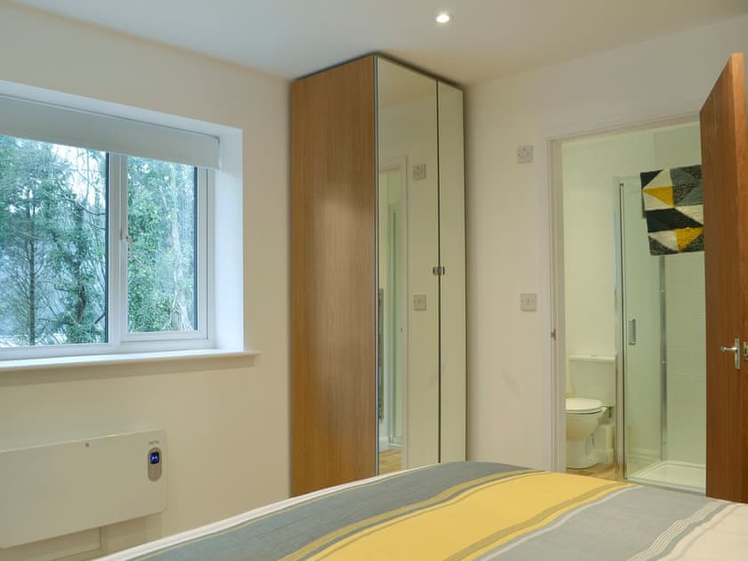Comfy double bedroom | Swallows - Tawny Owls and Swallows, Godstone