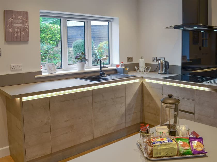 Well equipped kitchen | Hafod y Bryn, Benllech, near Llangefni