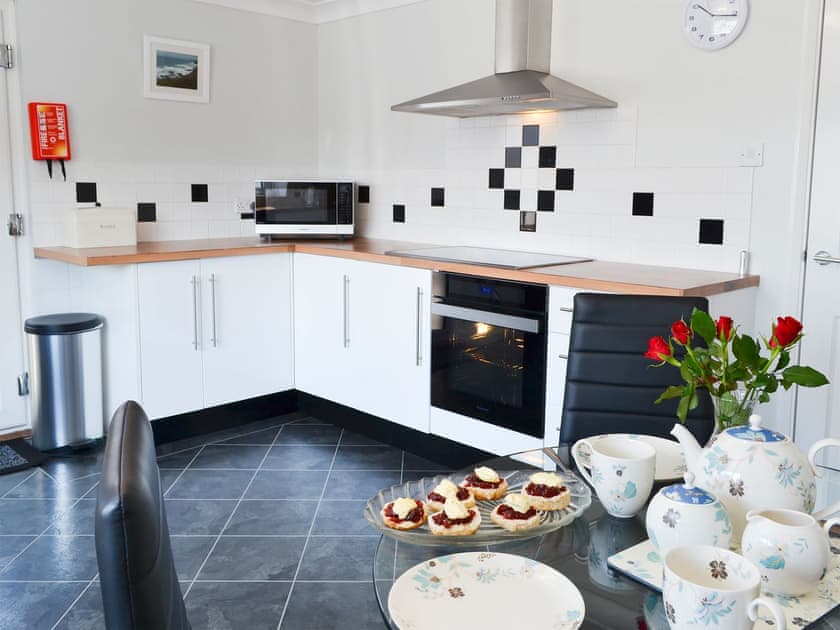 Large kitchen with dining area | Sunny Bank, Bude