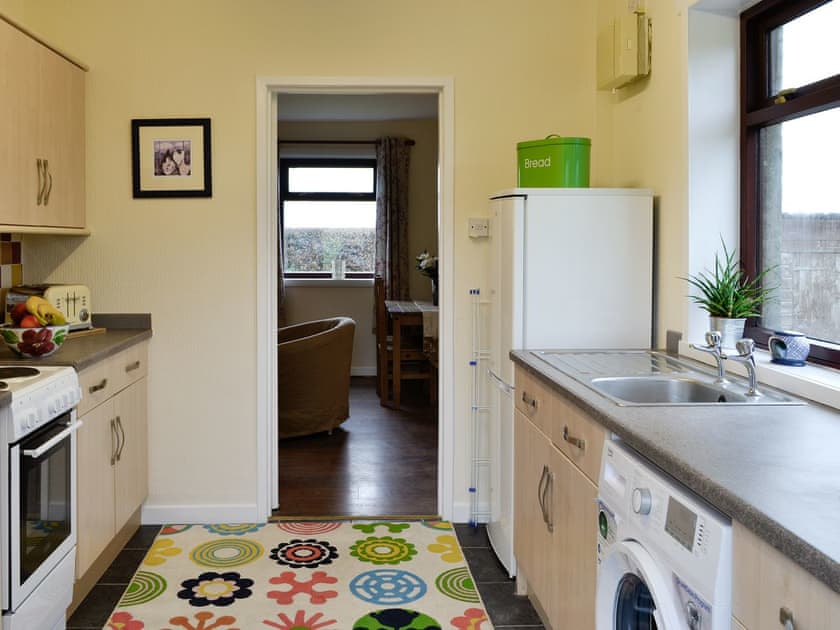 Well-equipped kitchen | Beuchan Bungalow - Beuchan Farm, Keir Mill, Thornhill