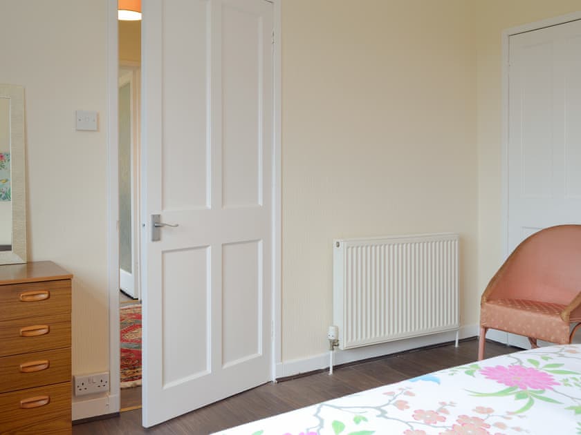 Peaceful king-size bedroom  | Beuchan Bungalow - Beuchan Farm, Keir Mill, Thornhill