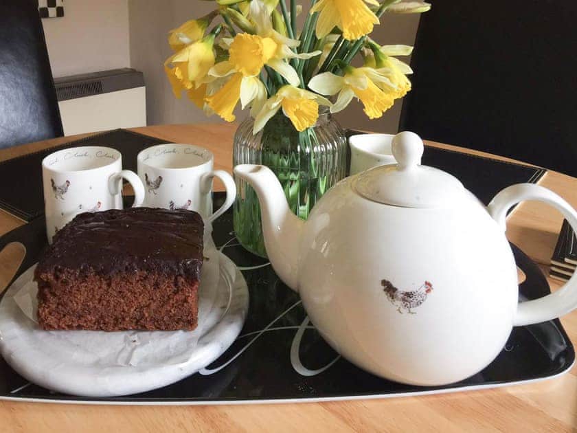 Relax with cake and a pot of tea in the kitchen/diner | 1 Kernot Court, Reeth