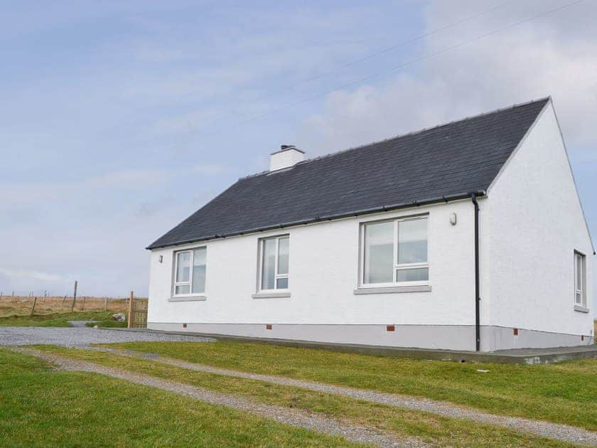 Delightful Hebridean holiday cottage overlooking the coast | West Kilbride, Near Lochboisdale