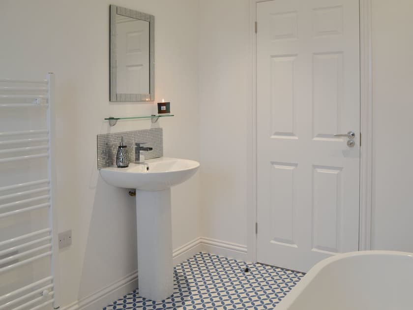 Bright and airy bathroom | West Kilbride, Near Lochboisdale