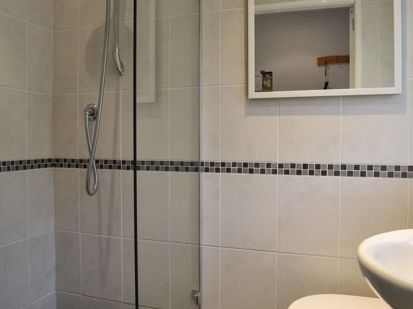 Shower room | Lower Sycamore Cottage - Sycamore Cottages, Ambleside