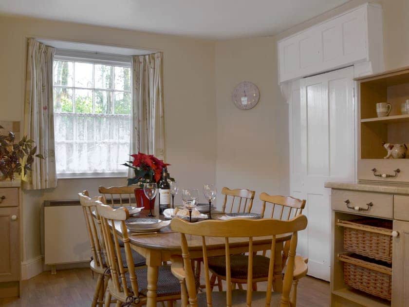 Well equipped kitchen/ dining room | Tristan’s - Lanwithan Manor Apartments, Lostwithiel