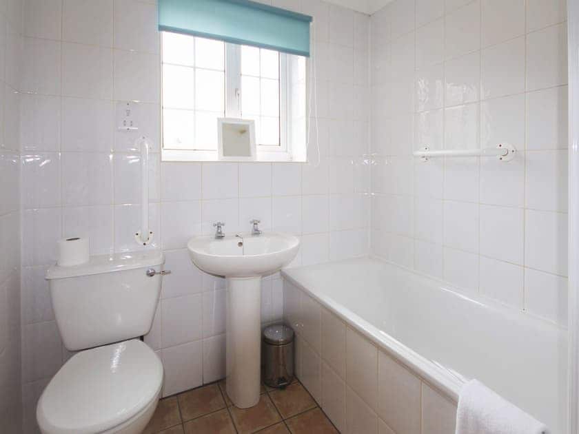 Family bathroom with shower over bath | Tom Putt - The Old Kennels Holidays, Ledbury