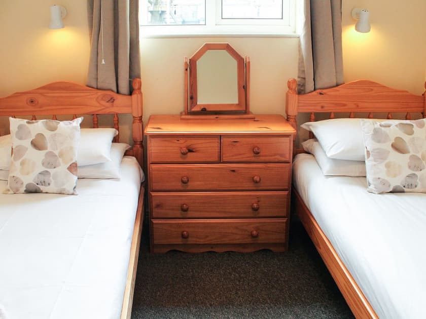 Welcoming twin bedded room | Tom Putt - The Old Kennels Holidays, Ledbury