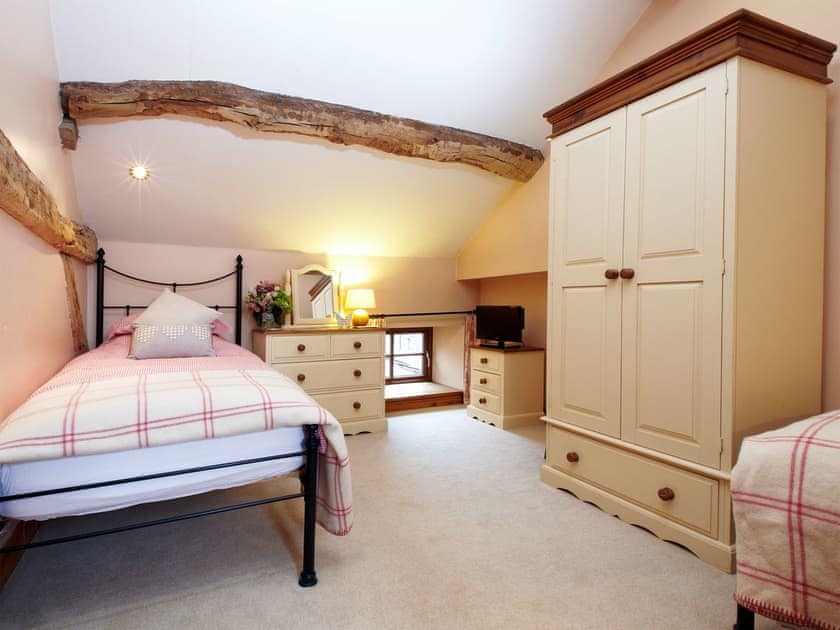 Twin bedroom | Birch Cottage - Smallshaw Cottages, Millhouse Green, near Penistone