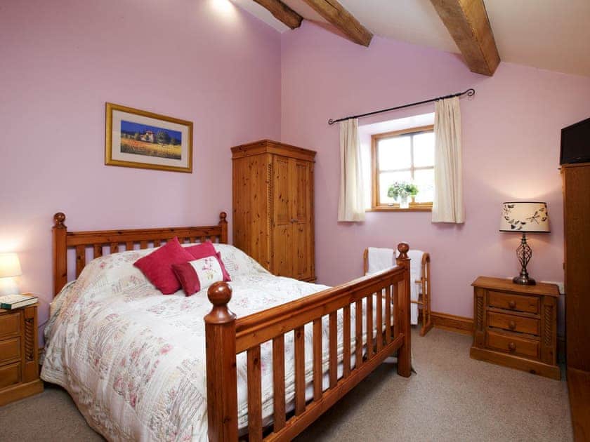 Comfortable bedroom with kingsize bed | Bramble Cottage - Smallshaw Cottages, Millhouse Green, near Penistone