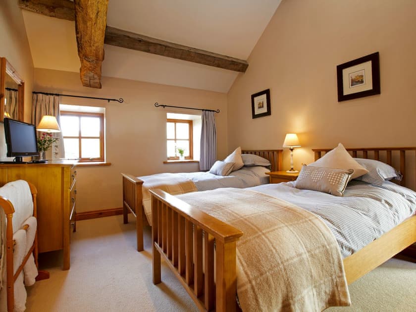 Twin bedroom | Rowan Cottage - Smallshaw Cottages, Millhouse Green, near Penistone