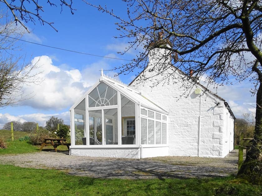 Charming whitewashed Victorian holiday cottage with wonderful conservatory | Horsepark Cottage, Gatehouse of Fleet