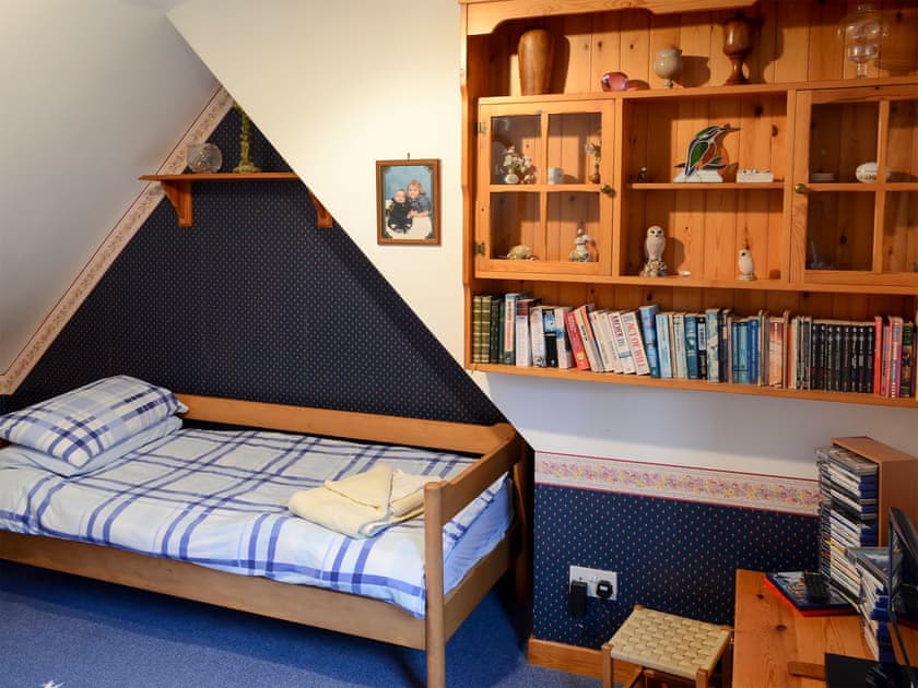 Twin bedroom | Culcharry Cottage, Cawdor, Nairn