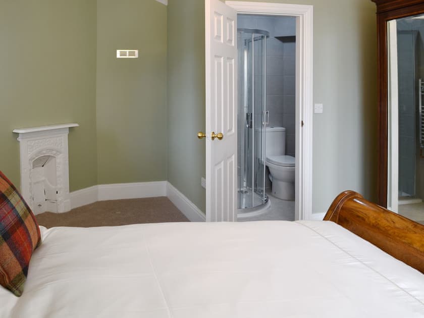Master bedroom with en-suite | Princess Lodge, Scarborough