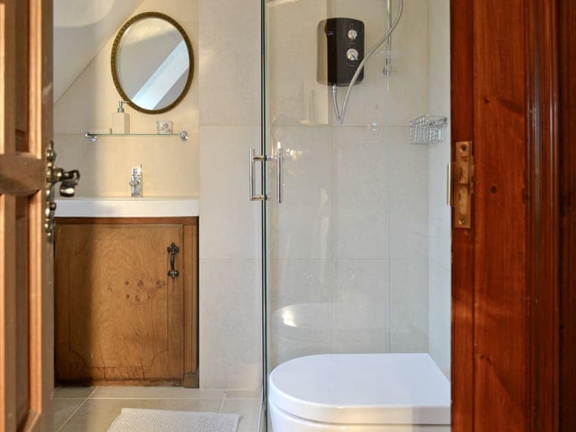 Bathroom with shower cubicle | Orchard House, Chipping Campden