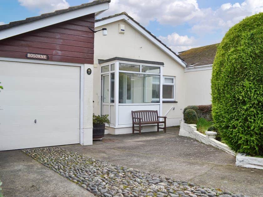 Ample driveway spacw and integral garage | Bosorne, Penzance