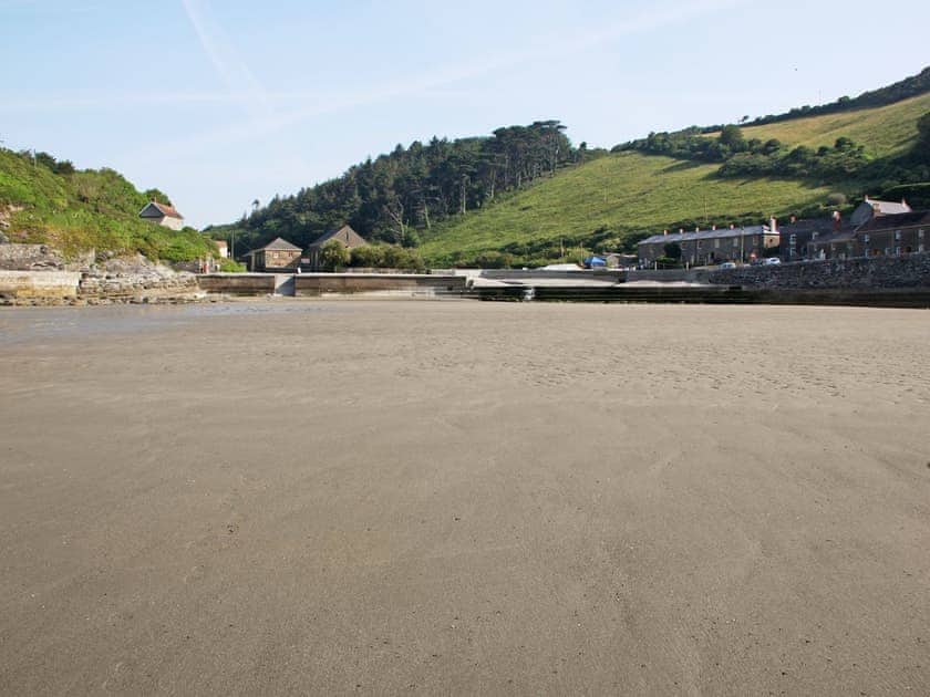 Portholland beach | Grain Store 1 - Little Polgrain Barns, Caerhays, near Tregony