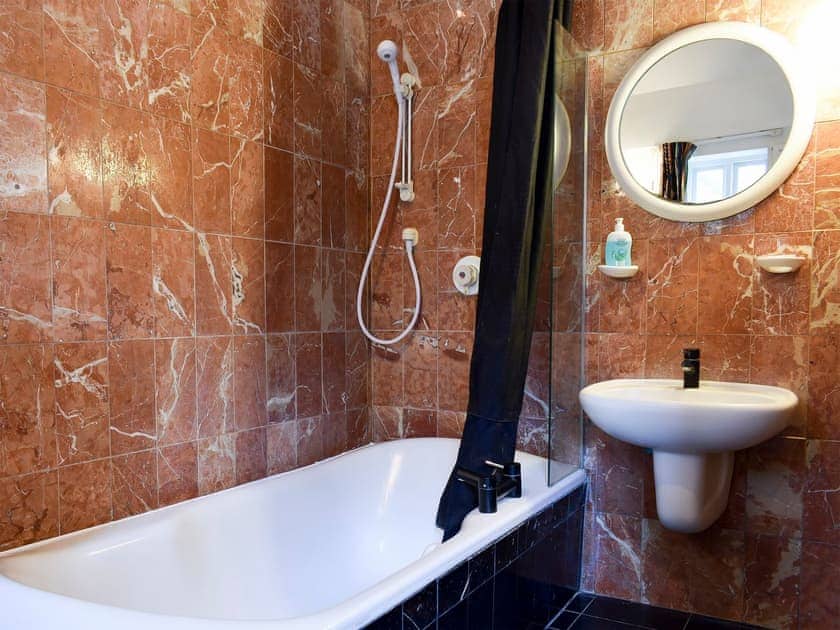 Bathroom | The Old Guildhall, Corfe Castle