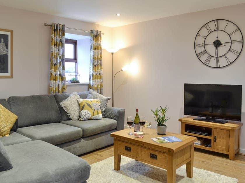 Welcoming living and dining room | Dew Cottage, St Buryan, near Sennen