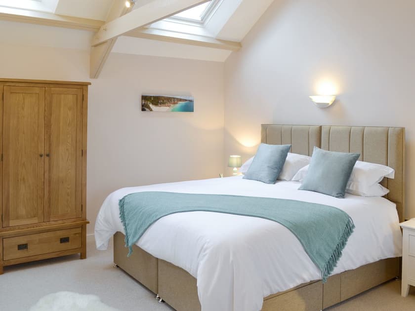 Relaxing en-suite double bedroom | Dew Cottage, St Buryan, near Sennen