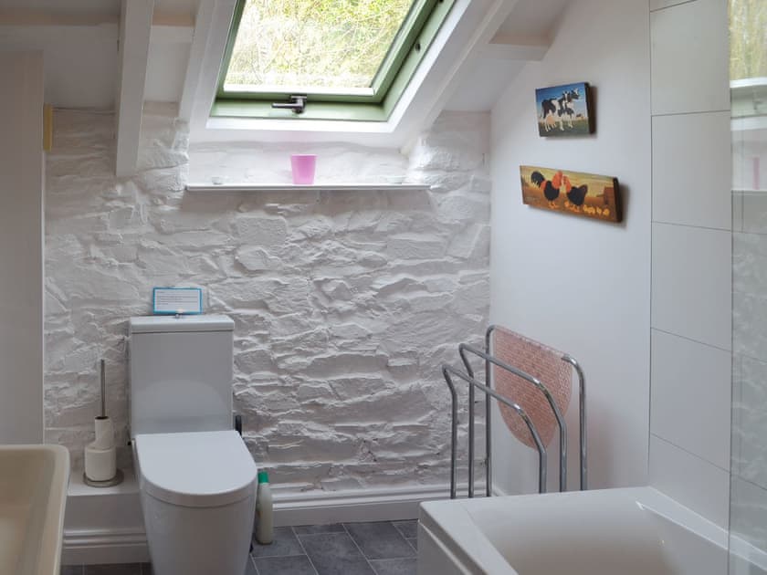 Bathroom | Reuben’s, Boreston, near Totnes