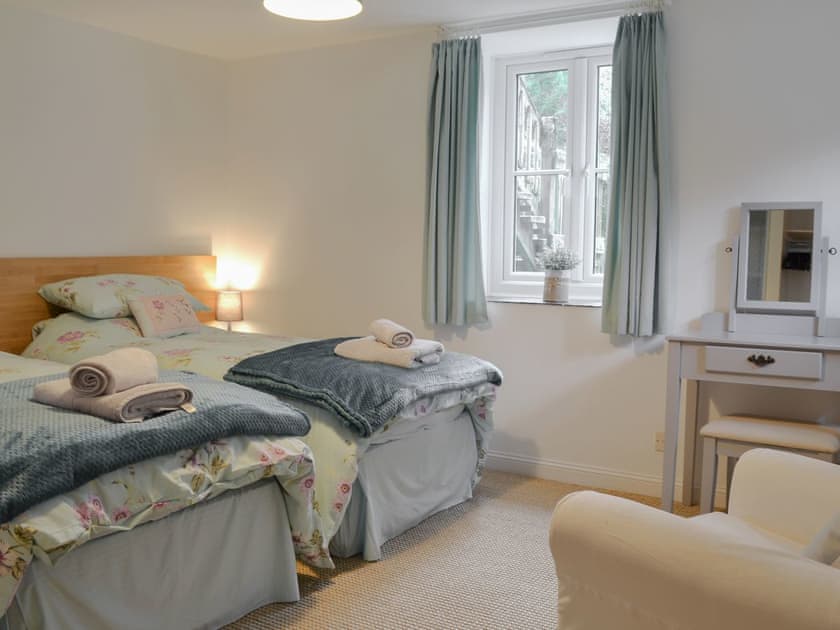 Twin bedroom | Willow Barn, Polmassick, near St Austell