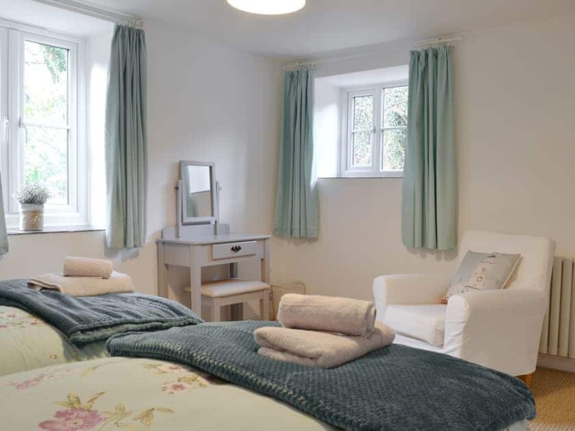 Twin bedroom | Willow Barn, Polmassick, near St Austell