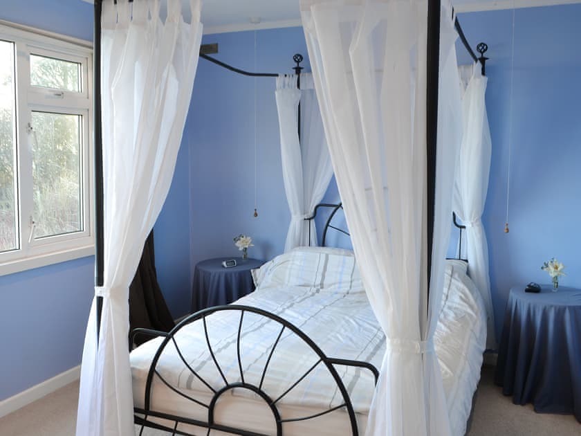 Relaxing four poster bedroom | Rowan Cottage - Whitelee Farm, Bryness, near Otterburn