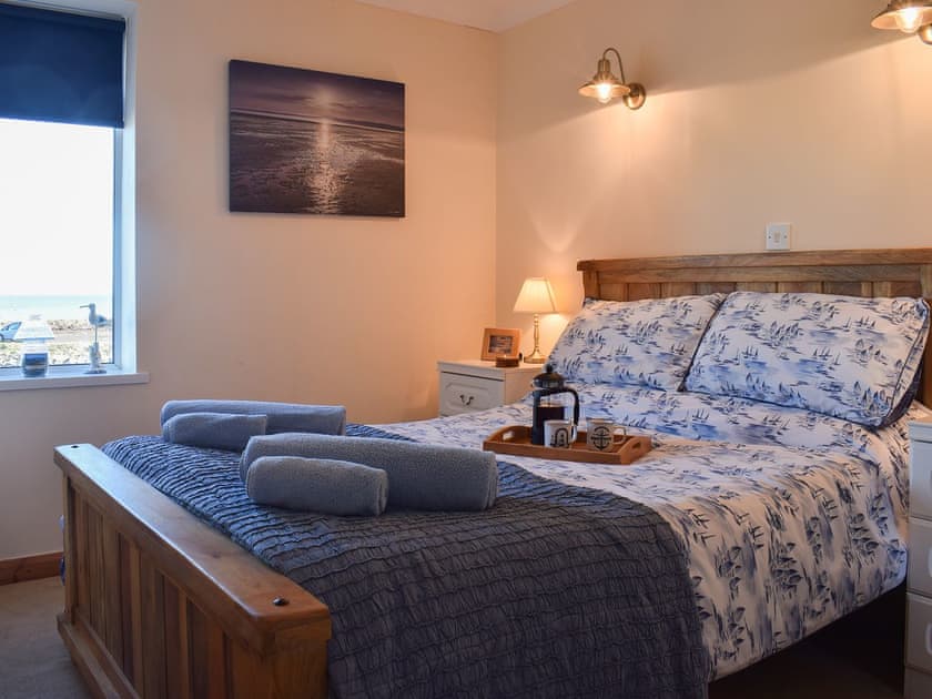Welcoming double bedded room with sea view | Mariner’s Cottage, Skinningrove, near Staithes