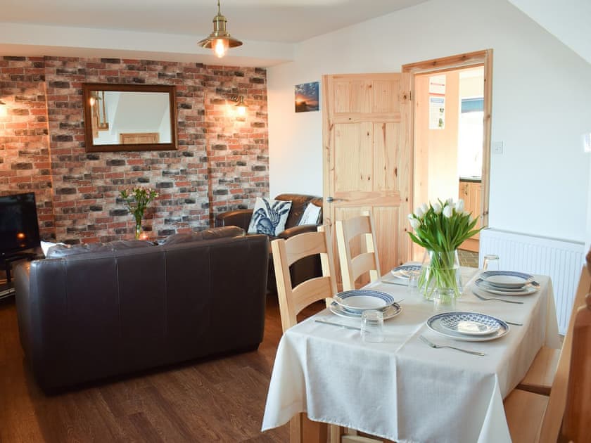 Delightful dining area | Mariner’s Cottage, Skinningrove, near Staithes