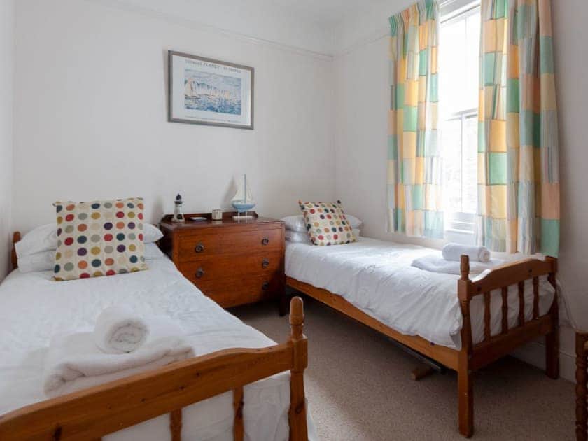 Twin bedroom | Clarence Hill 19, Dartmouth