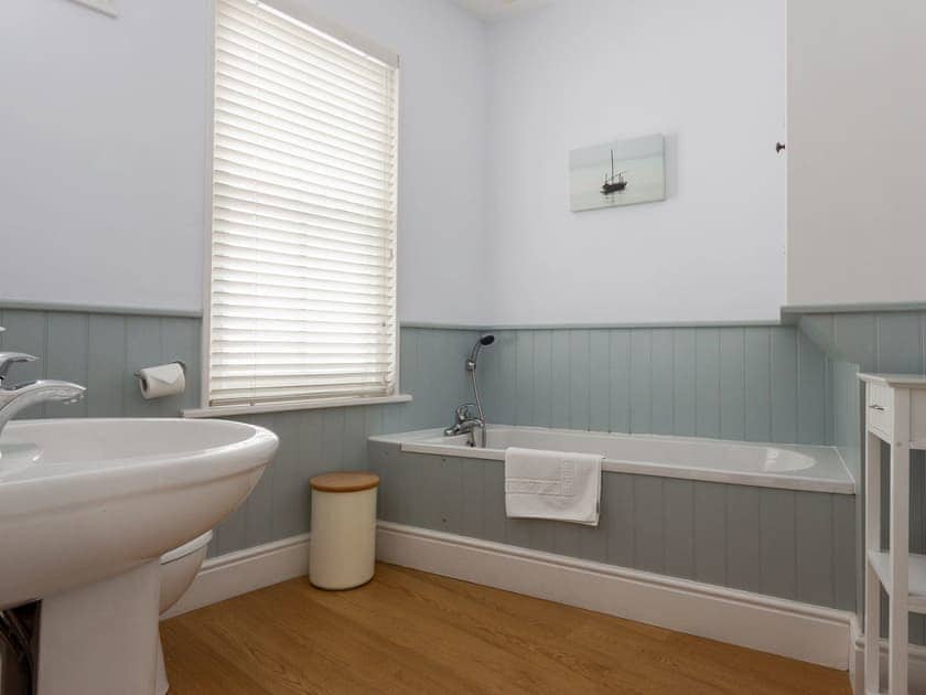 Bathroom | Clarence Hill 19, Dartmouth