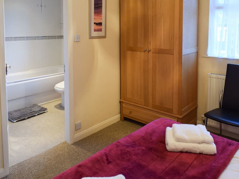 Double bedroom with en-suite | The Old Stables, Windermere