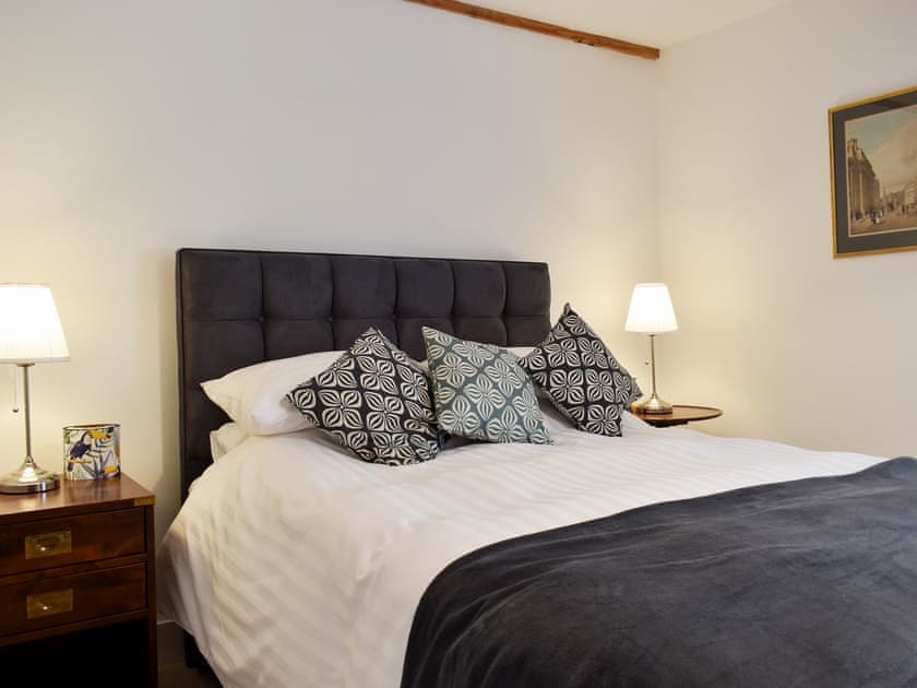 Relaxing bedroom with kingsize bed and en-suite | Grange Cottage, Ovington, near Richmond