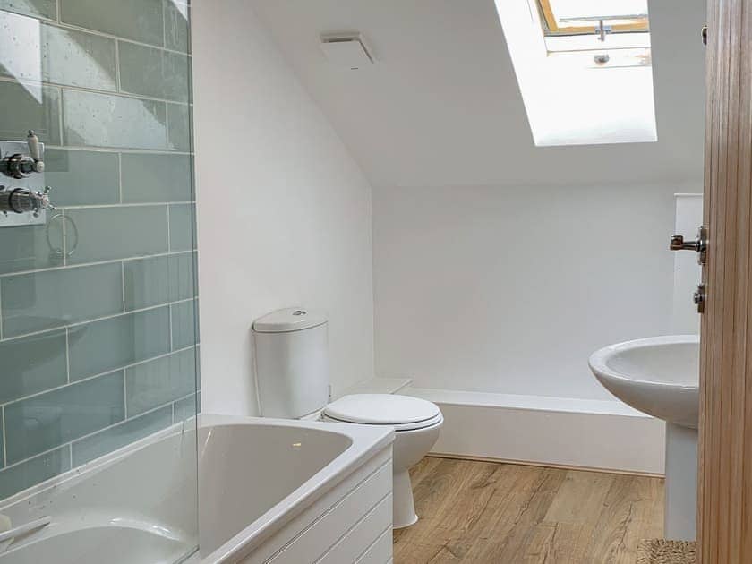 First floor family bathroom with shower over bath  | Rosemary Cottage, Withiel, near Bodmin