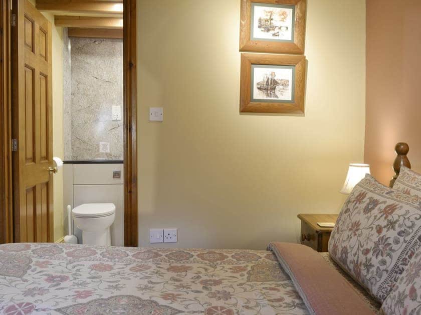 Peaceful en-suite double bedroom | Old Barn Cottage, Lockton near Pickering
