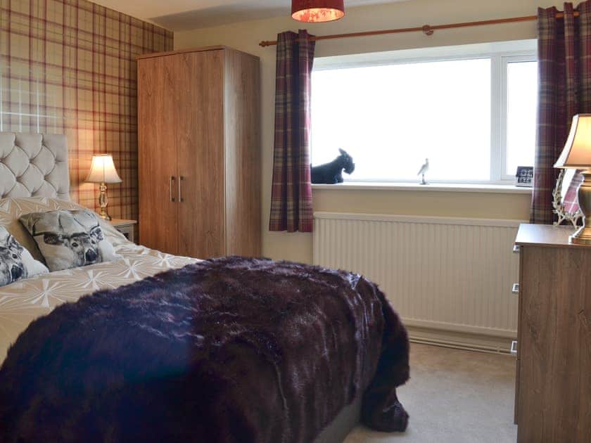 Cosy Double bedroom with sea views  | The Yorkshireman, Ravenscar, near Robin Hoods Bay
