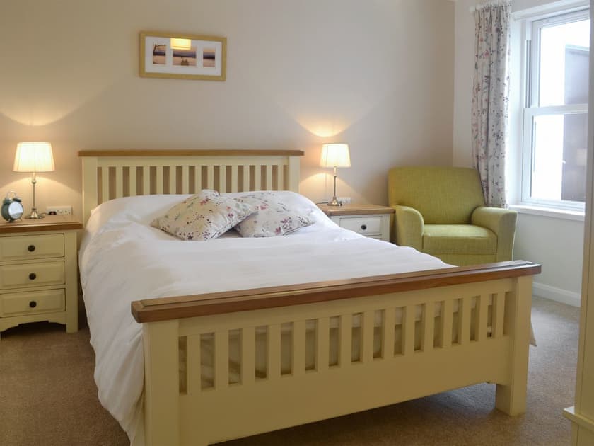 Comfortable double bedroom | 6 Elm Court, Keswick