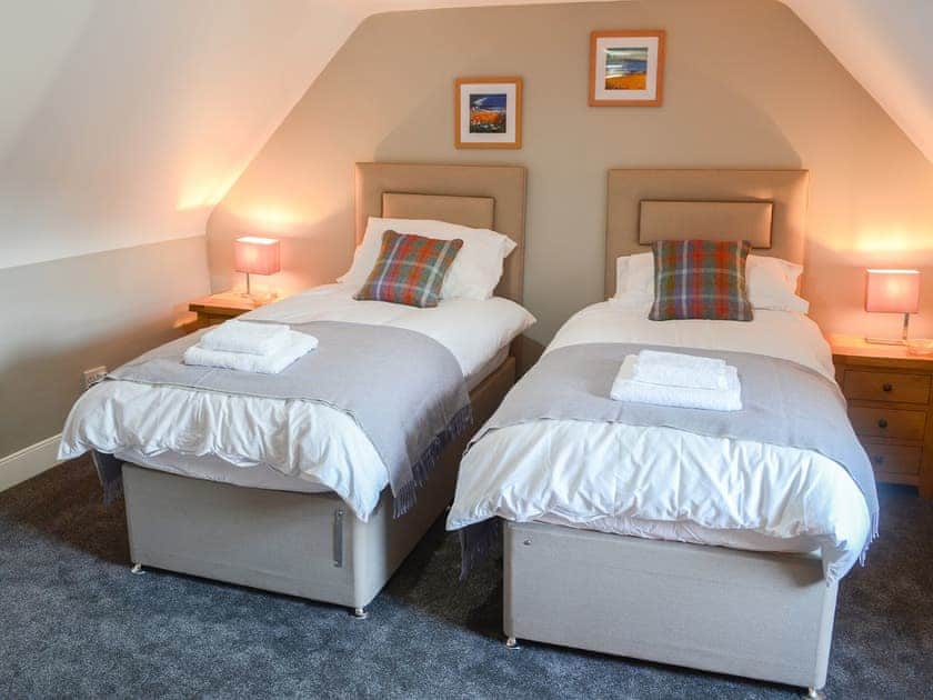 Pretty twin bedded room | Wallace House, Dornoch, near Tain