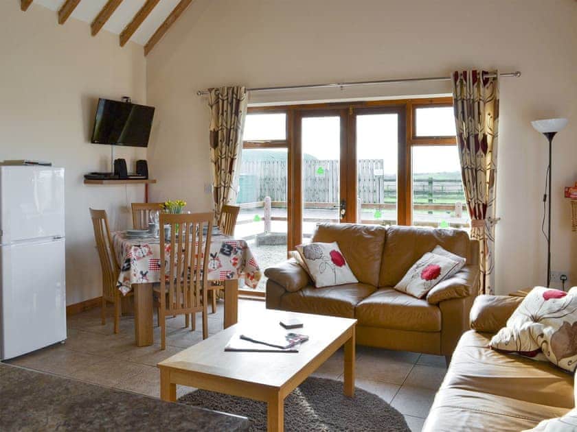 Convenient open-plan living space | Kingfisher - North Moor Farm Cottages, Flamborough