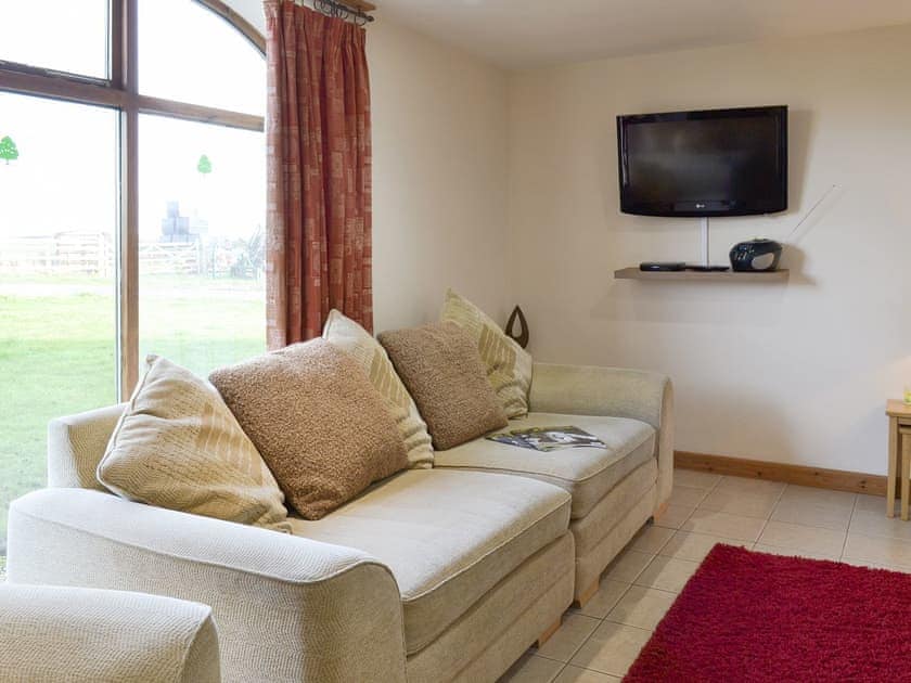 Light and airy living area | Blackbird - North Moor Farm Cottages, Flamborough