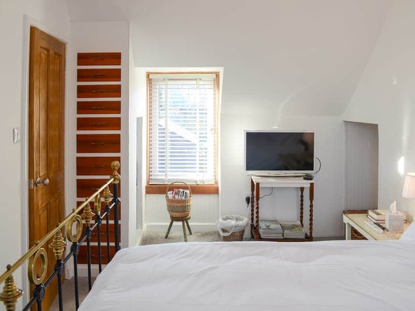 Charming double bedded room | Sea Thistle Cottage, Nairn