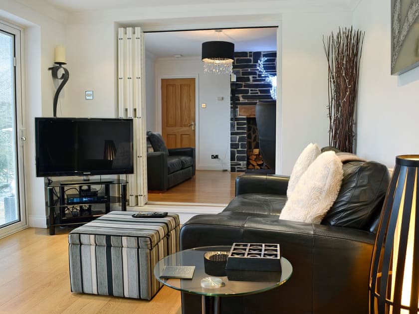 Light and airy living room with bi-fold doors leading to the garden | Dyffryn, Betws-y-Coed