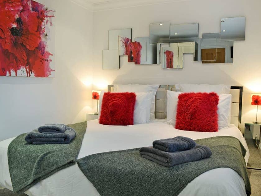 Elegant double bedroom | Dyffryn, Betws-y-Coed