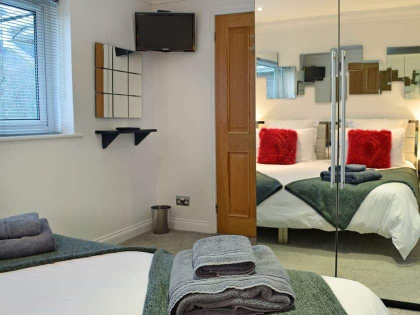 Elegant double bedroom | Dyffryn, Betws-y-Coed