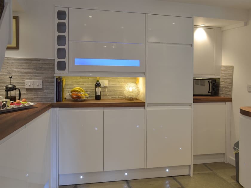 Modern, well equipped kitchen | Samphire Cottage, Brixham