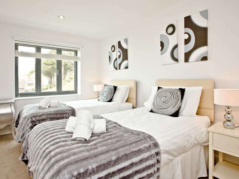Pretty twin bedded room | 11 Ocean Point Penthouse - Ocean Point, Saunton