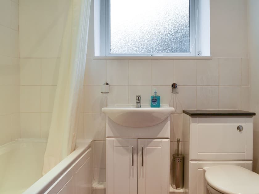 Bathroom | Croft Cottage, Braithwaite