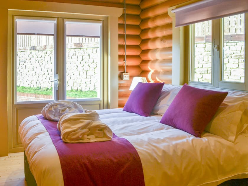 Relaxing double bedroom | Vindomora Country Lodges - Vindolanda Lodge - Vindomora Country Lodges , Ebchester, near Consett